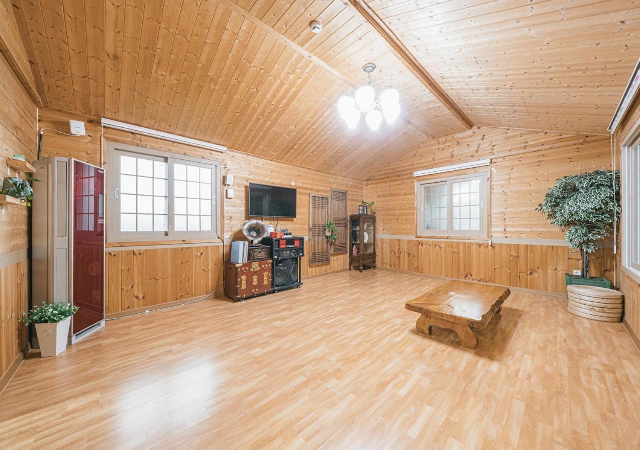 Jeju Haepoomdal Pension Exteriör bild