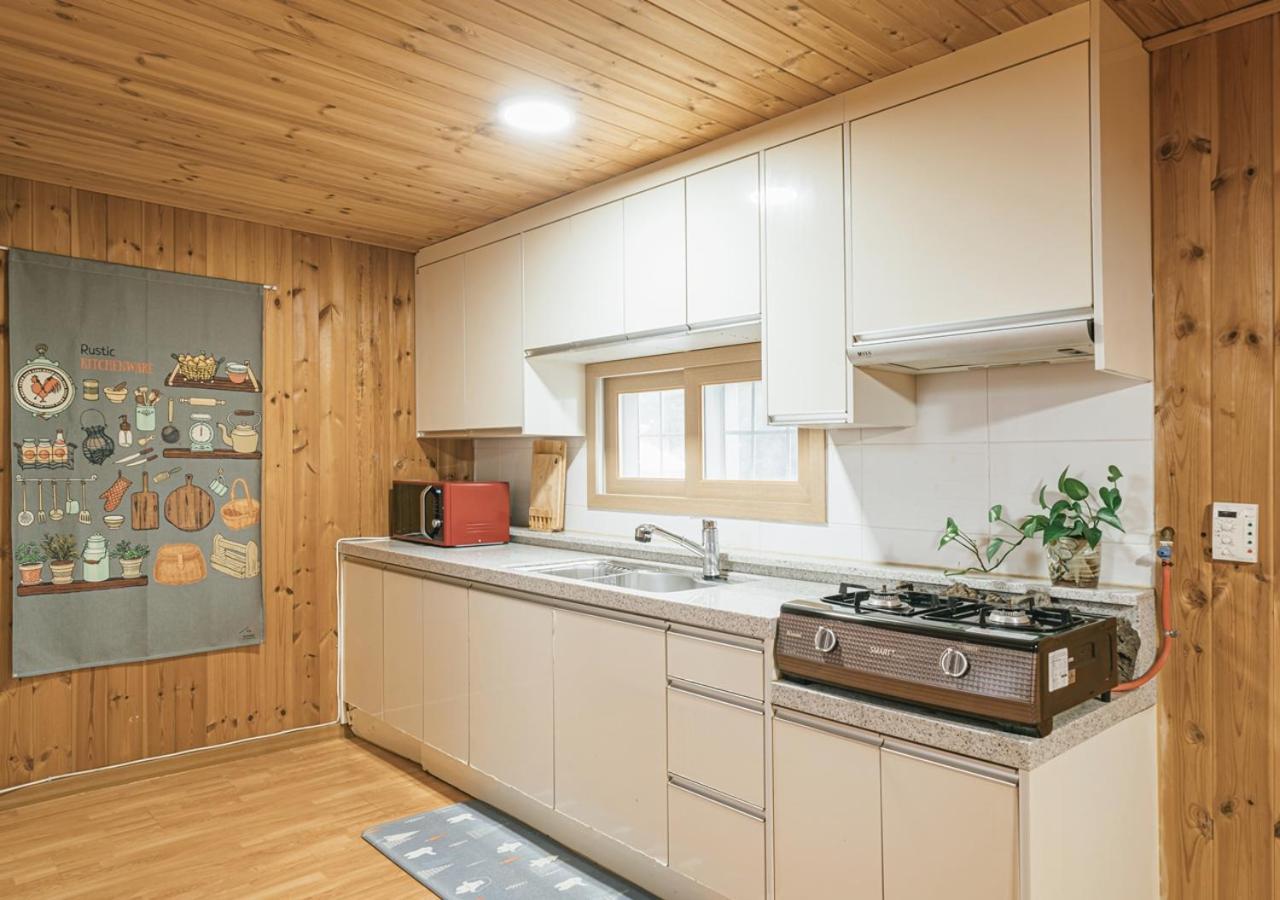 Jeju Haepoomdal Pension Exteriör bild