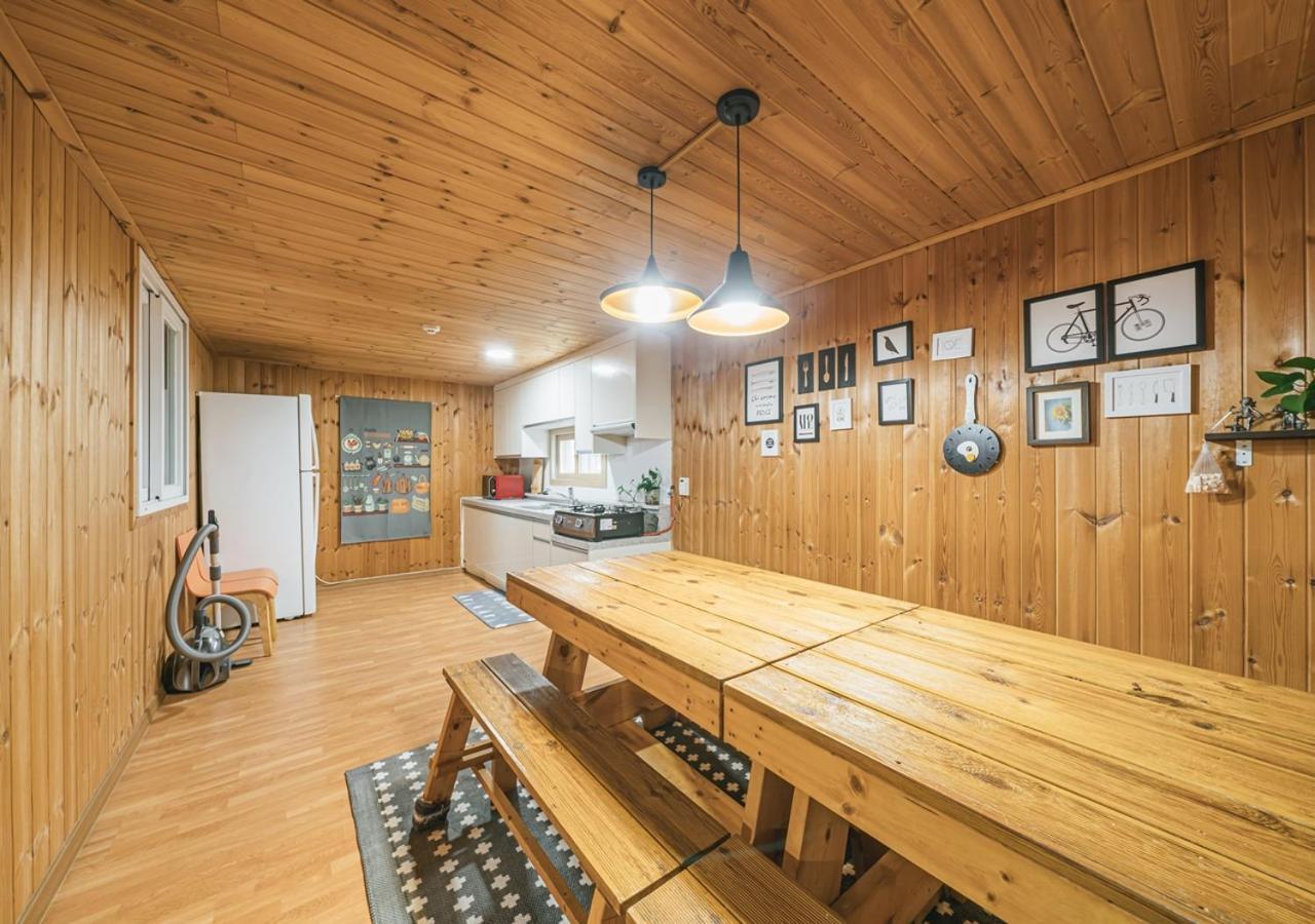 Jeju Haepoomdal Pension Exteriör bild